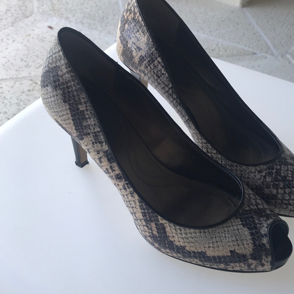Tahari snake skin pump